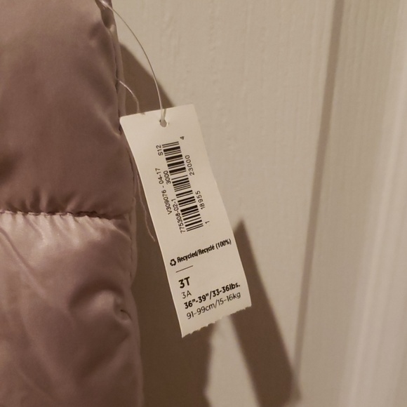 NWT 3T Old Navy Beige Puffer Vest - Picture 2 of 4